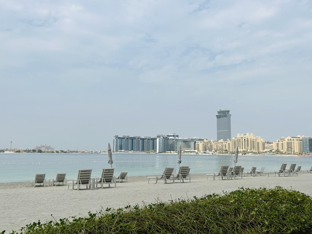 Дубай: Апартаменты Stonetree Beach Isle Tower 2