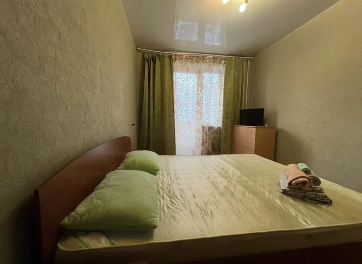 Красноярск: Саквояж на улице 3 Августа 24