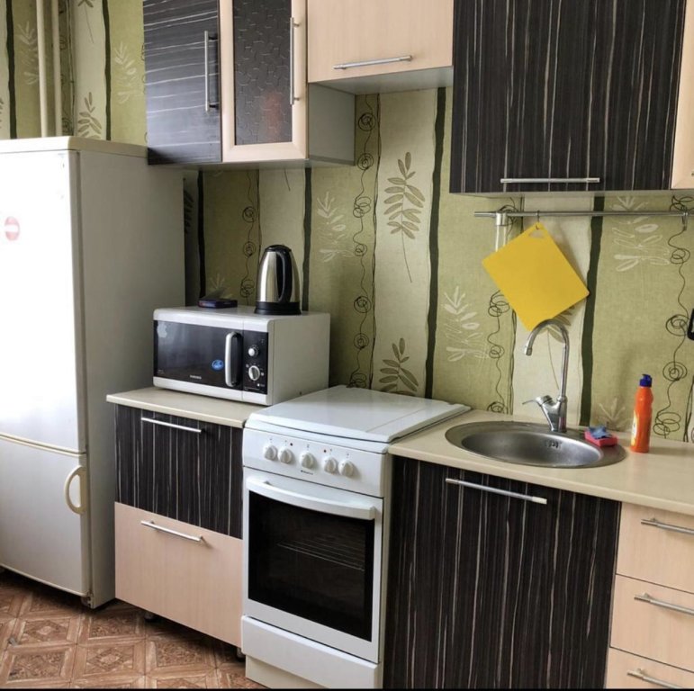 Красноярск: Саквояж на улице 3 Августа 24