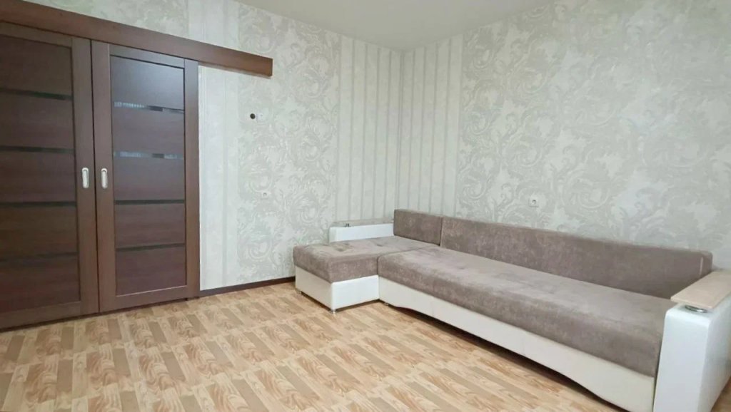 Красноярск: 2-к. кв. на Ястынской 15