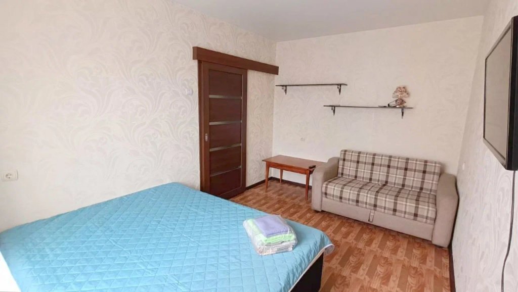 Красноярск: 2-к. кв. на Ястынской 15