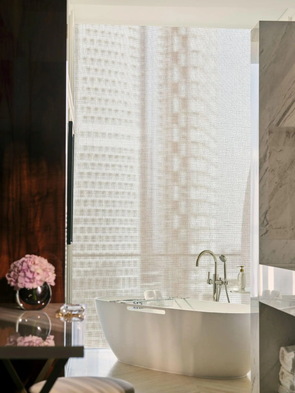 Дубай: The Lana - Dorchester Collection