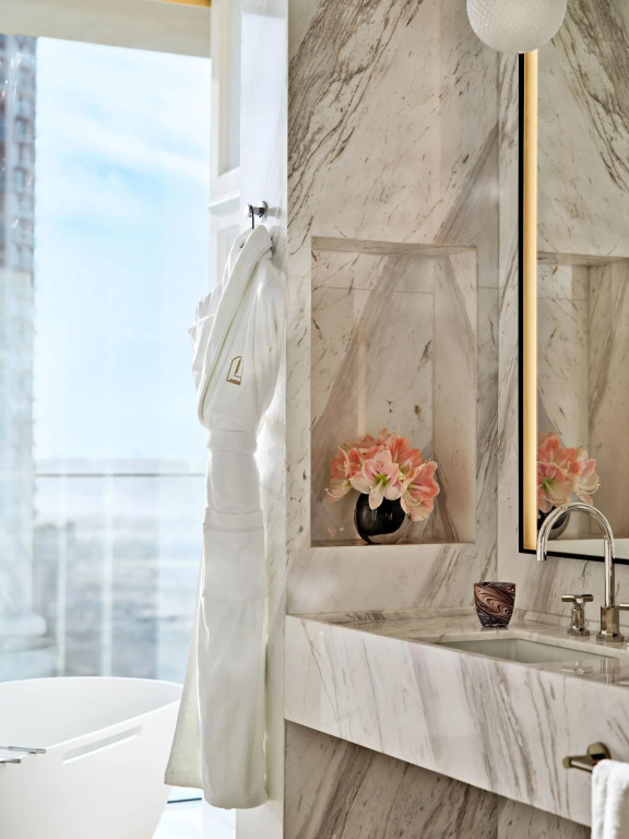 Дубай: The Lana - Dorchester Collection
