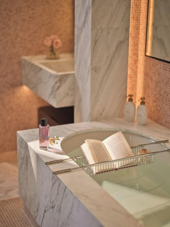 Дубай: The Lana - Dorchester Collection