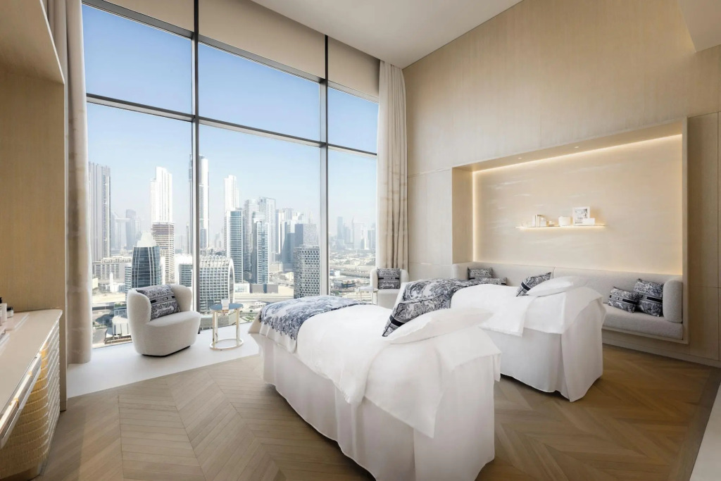 Дубай: The Lana - Dorchester Collection