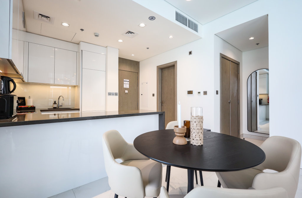 Дубай: Apartments Elite LUX Holiday Homes - Lagoon View 1BR Luxury Oasis in MBR Dubai