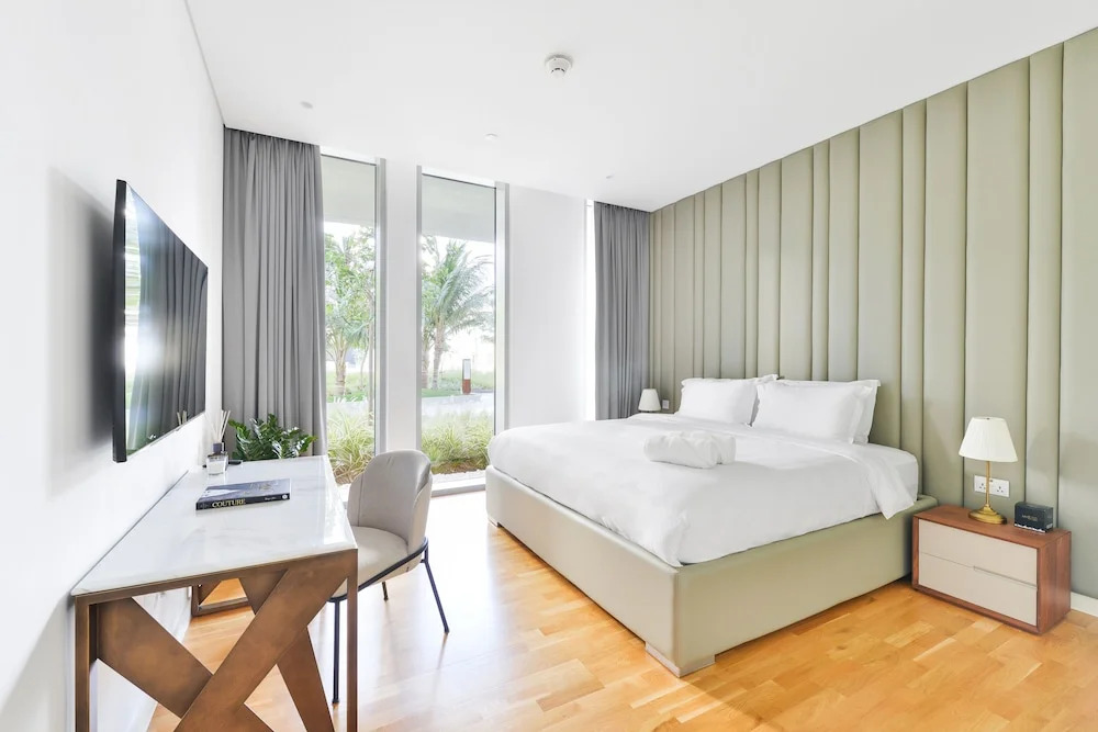 Дубай: Elegant 2BR with maids room and Ain View