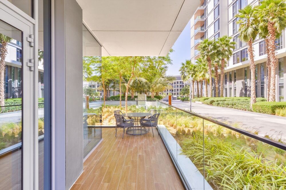 Дубай: Elegant 2BR with maids room and Ain View