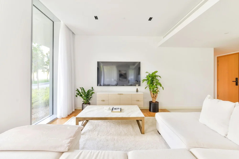 Дубай: Elegant 2BR with maids room and Ain View