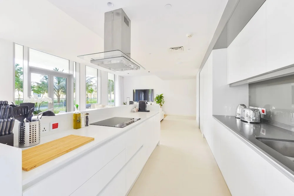 Дубай: Elegant 2BR with maids room and Ain View