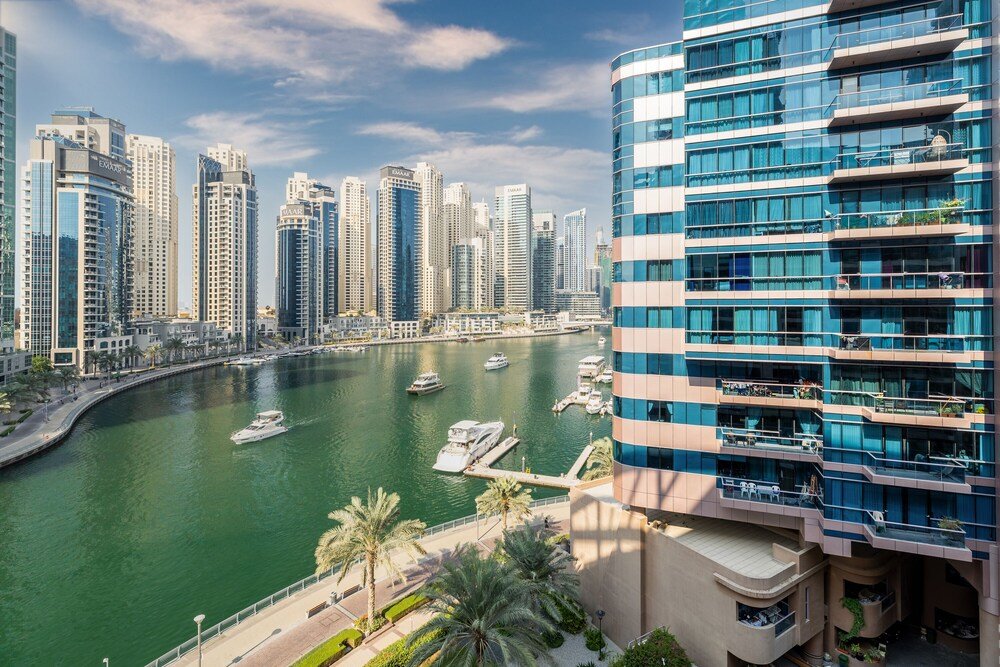 Дубай: Maison Privee - Sleek Apt with Dubai Marina Vws & Premium Facilities.