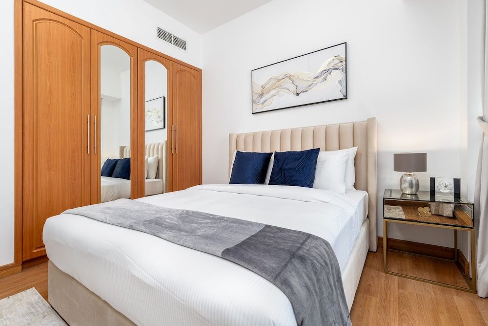 Дубай: Maison Privee - Sleek Apt with Dubai Marina Vws & Premium Facilities.