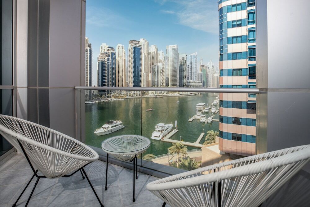 Дубай: Maison Privee - Sleek Apt with Dubai Marina Vws & Premium Facilities.