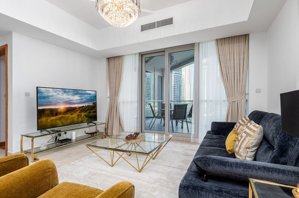 Дубай: Maison Privee - Sleek Apt with Dubai Marina Vws & Premium Facilities.