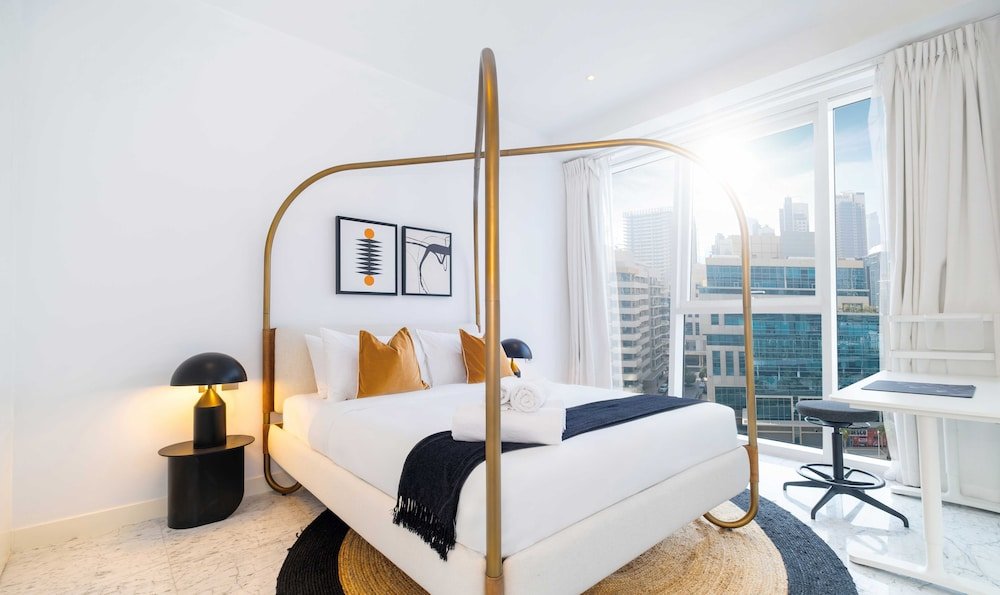 Дубай: LUX  The Pad Executive Suite