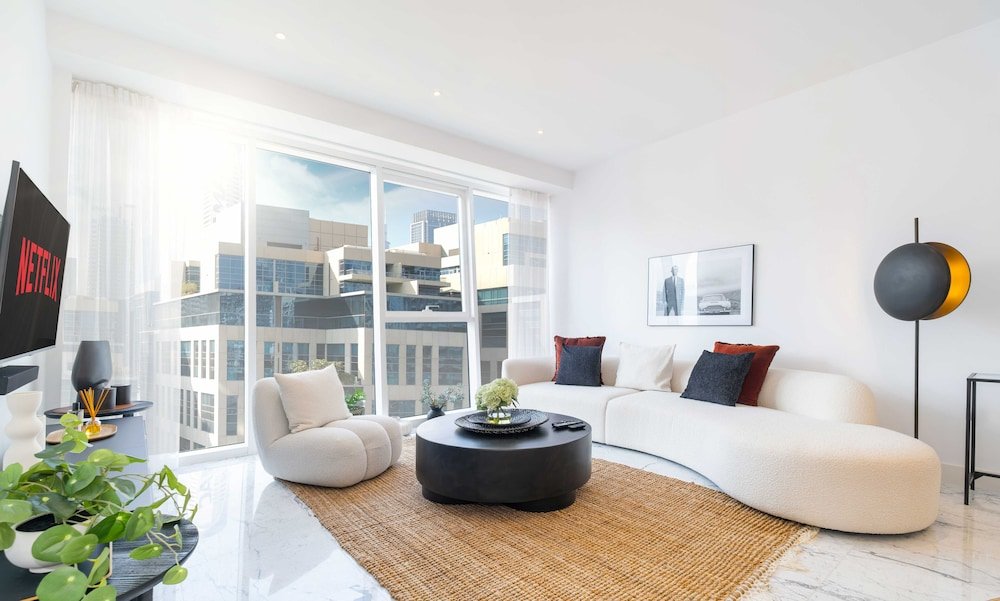 Дубай: LUX  The Pad Executive Suite