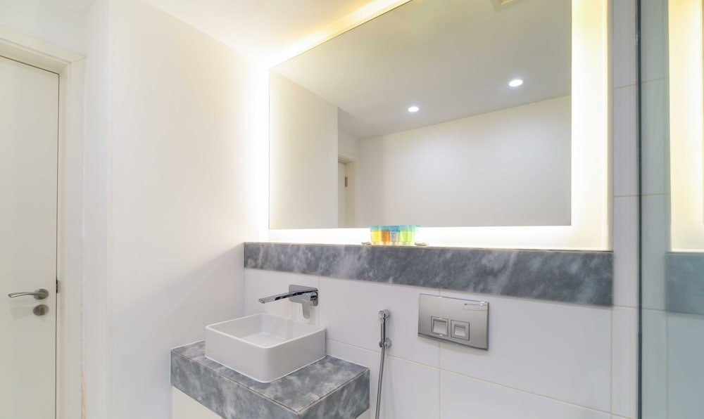 Дубай: LUX  The Pad Executive Suite