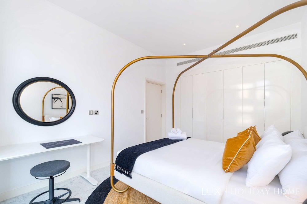 Дубай: LUX  The Pad Executive Suite
