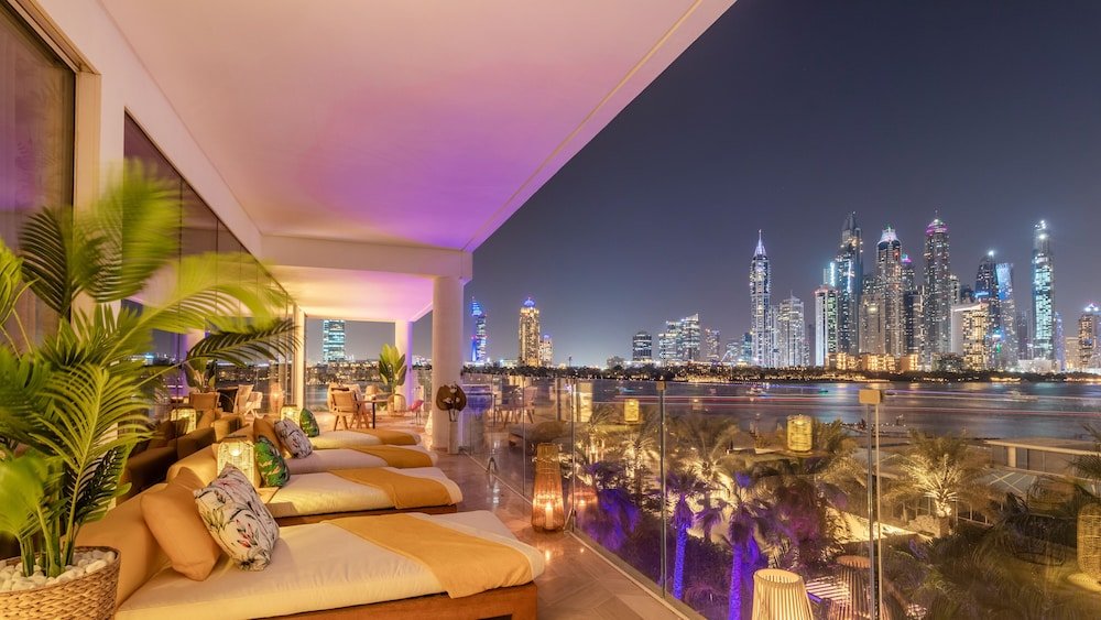 Дубай: Manzil - 4BR | FIVE Palm | Private Pool & Beach