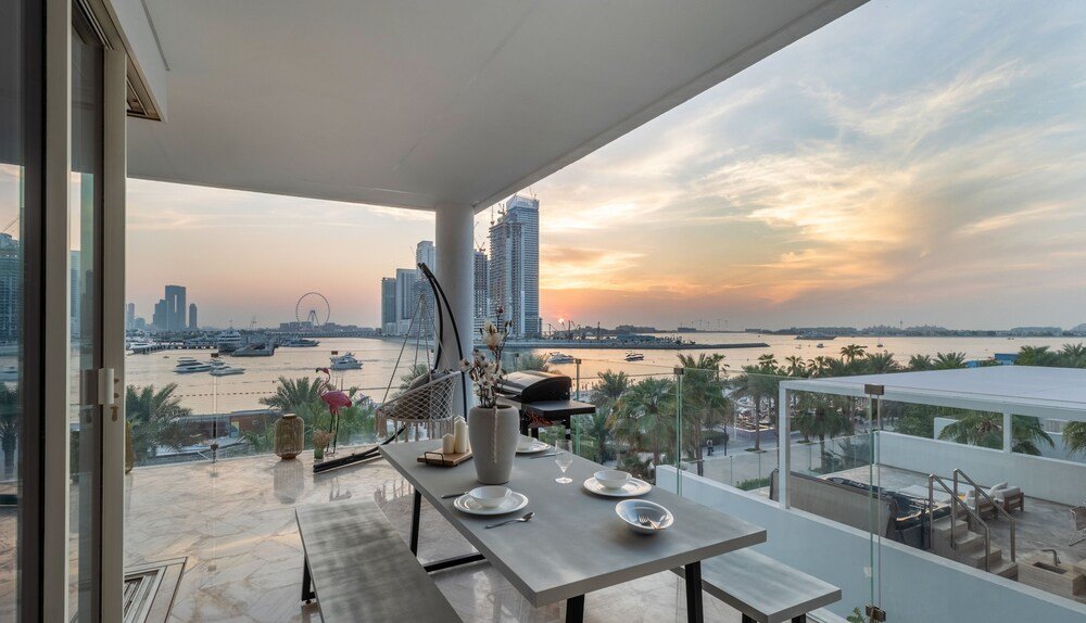 Дубай: Manzil - 4BR | FIVE Palm | Private Pool & Beach