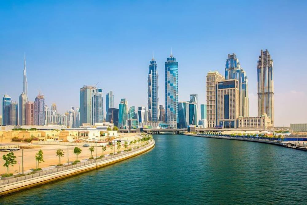 Дубай: Manzil - 1 BR Apt in Noora Tower w Canal Views