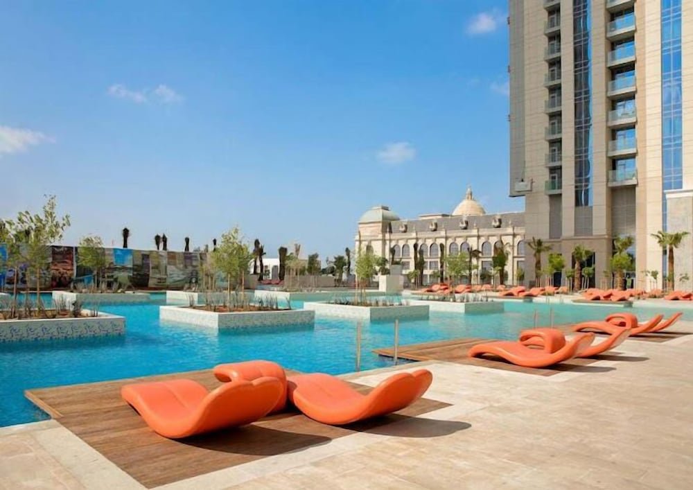 Дубай: Manzil - 1 BR Apt in Noora Tower w Canal Views