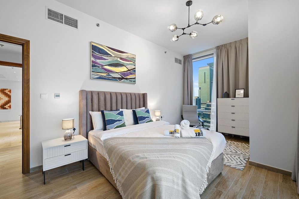 Дубай: Manzil - 1 BR Apt in Noora Tower w Canal Views