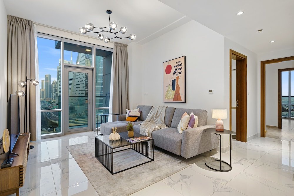 Дубай: Manzil - 1 BR Apt in Noora Tower w Canal Views