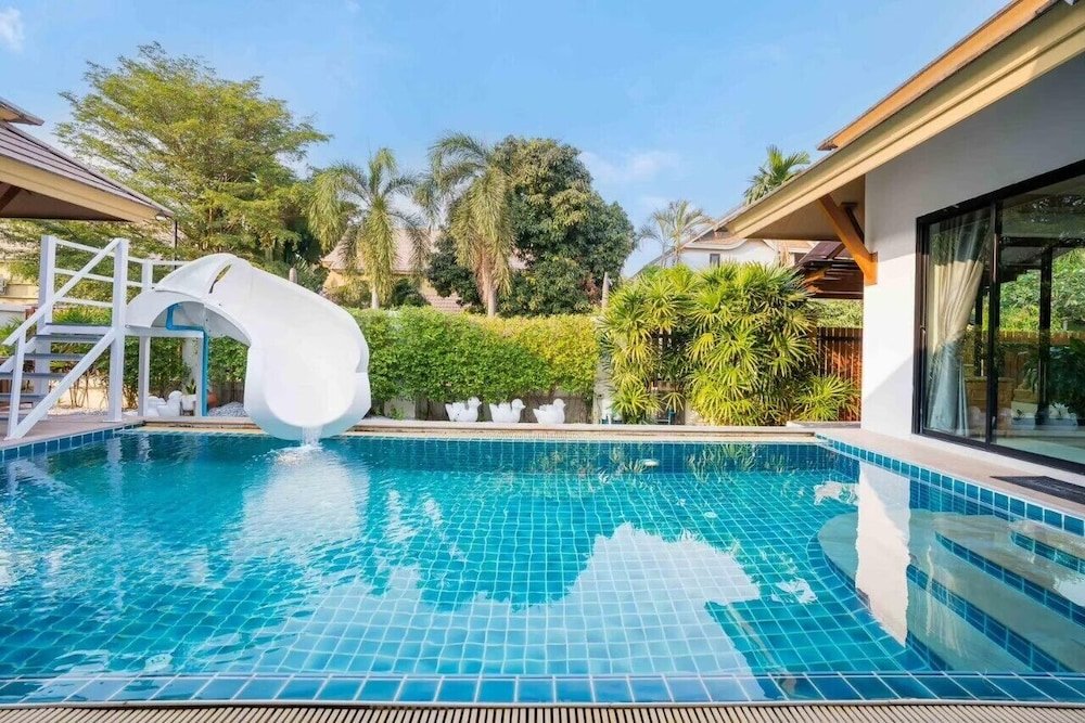 Natcha Pool Villa by Warin — фото 6