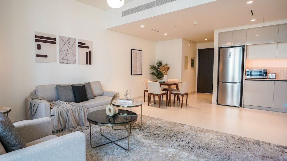 Дубай: Aya - Beachfront Apartment With all Amenities and Pool
