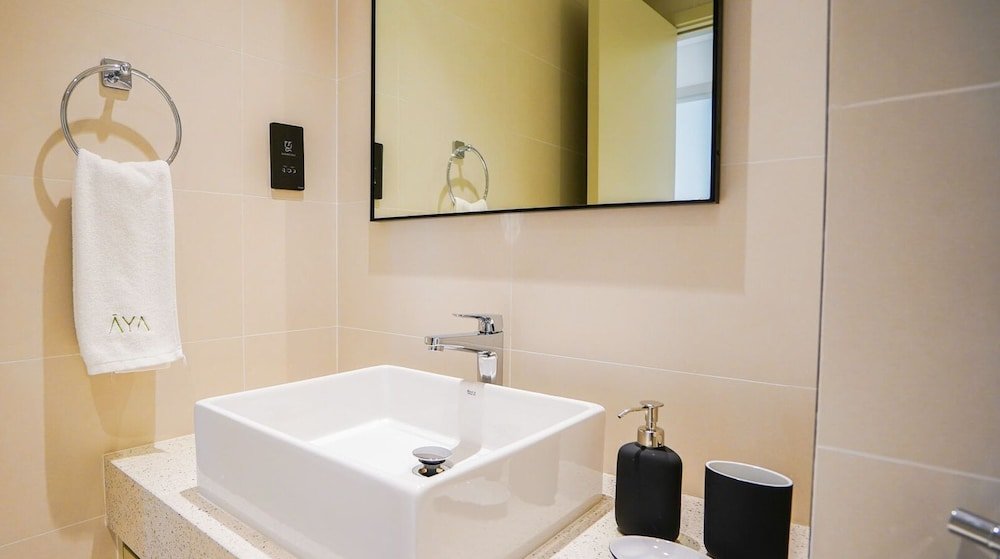 Дубай: Aya - Beachfront Apartment With all Amenities and Pool