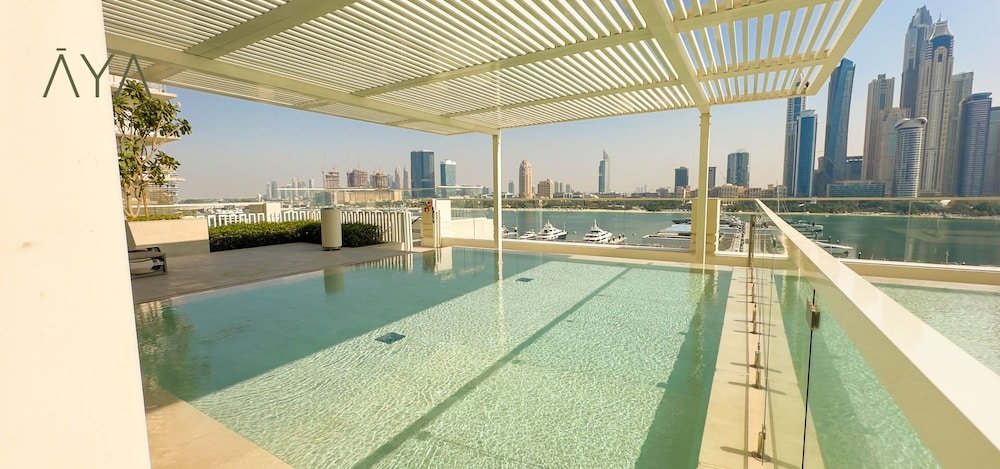 Дубай: Aya - Beachfront Apartment With all Amenities and Pool