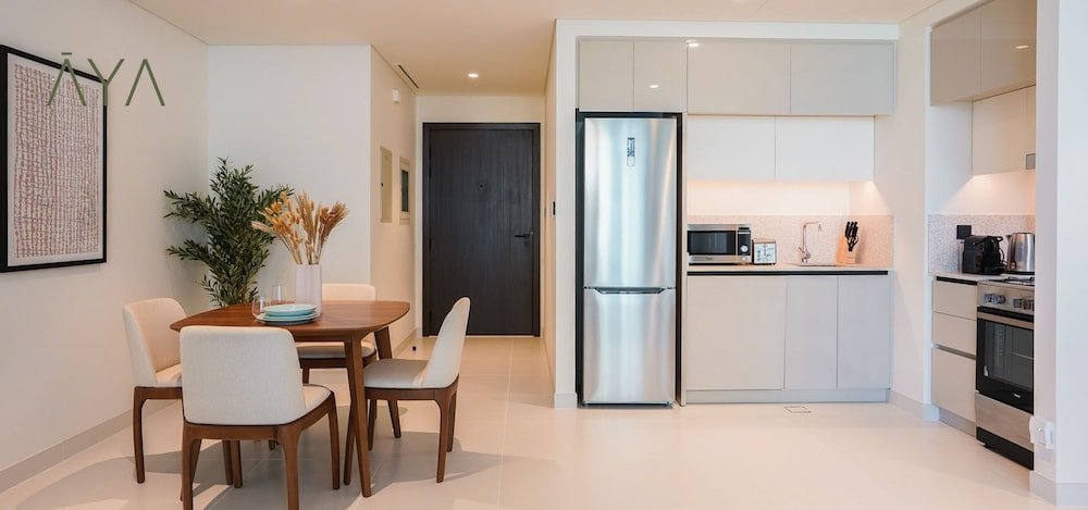 Дубай: Aya - Beachfront Apartment With all Amenities and Pool