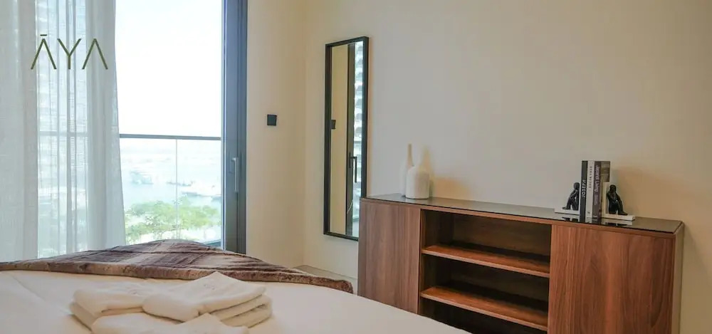 Дубай: Aya - Beachfront Apartment With all Amenities and Pool