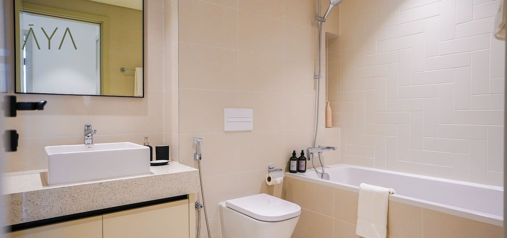 Дубай: Aya - Beachfront Apartment With all Amenities and Pool