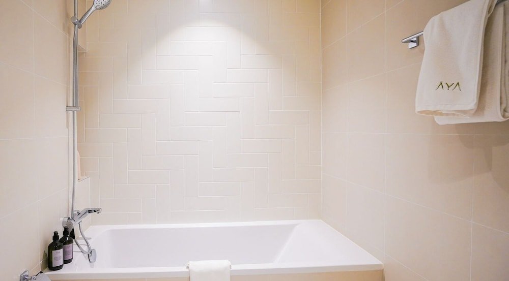 Дубай: Aya - Beachfront Apartment With all Amenities and Pool