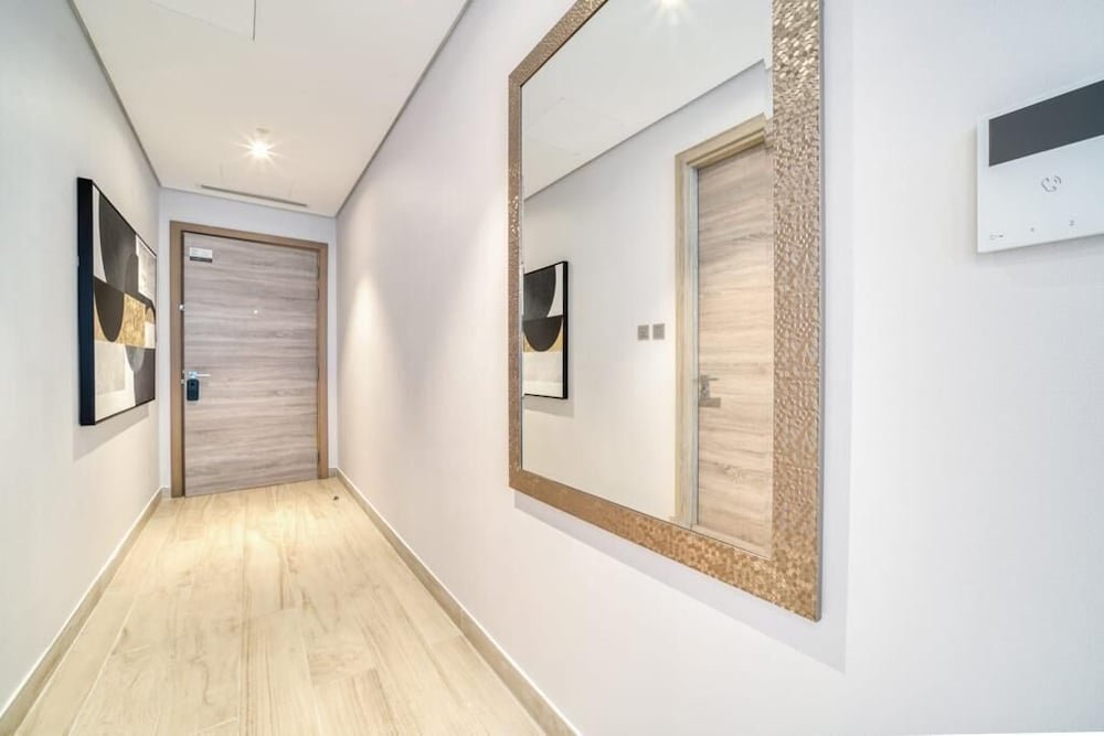 Дубай: Bright Studio With Mesmerizing Canal and City View