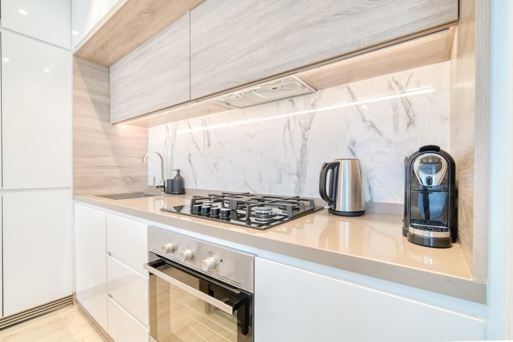 Дубай: Bright Studio With Mesmerizing Canal and City View