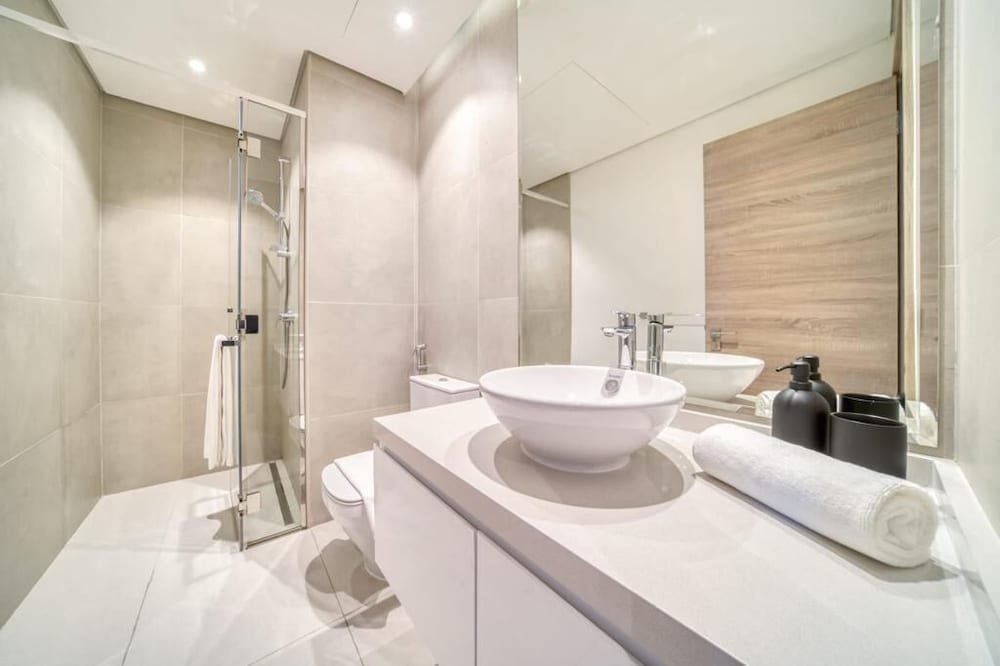 Дубай: Bright Studio With Mesmerizing Canal and City View