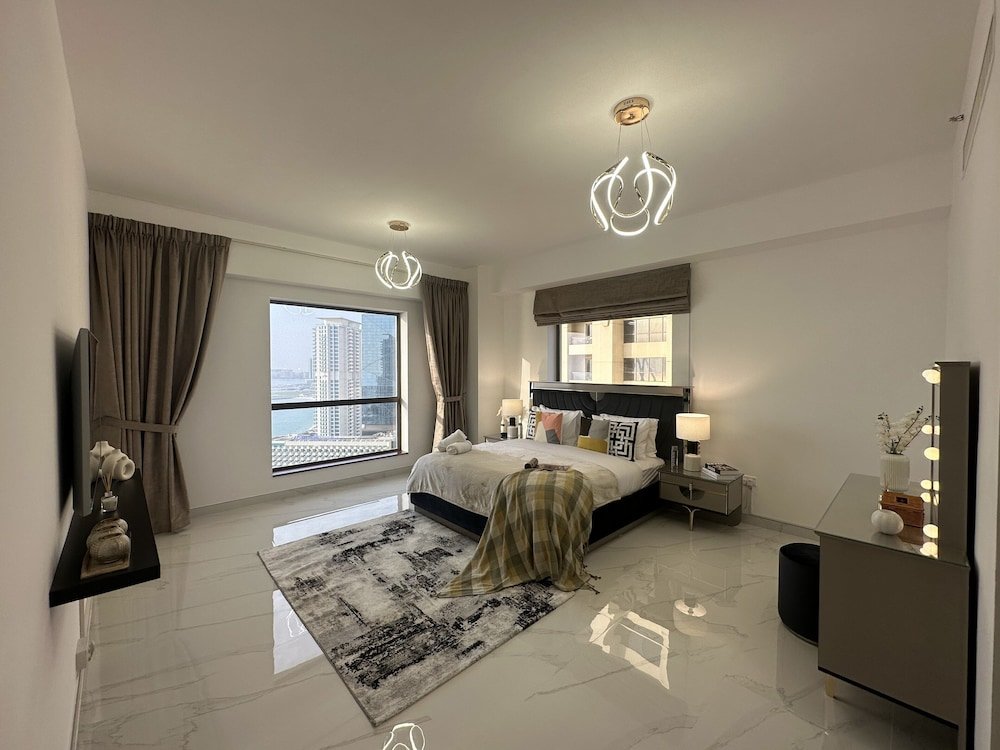 Дубай: Manzil - Modern 3BR Home in JBR, Beach Front