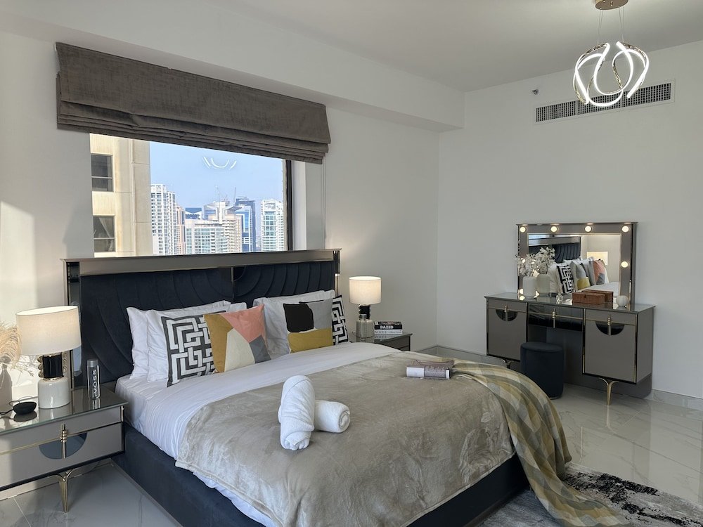 Дубай: Manzil - Modern 3BR Home in JBR, Beach Front