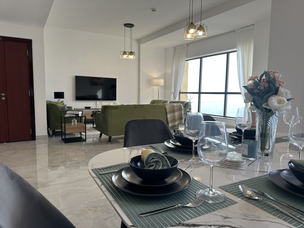 Дубай: Manzil - Modern 3BR Home in JBR, Beach Front