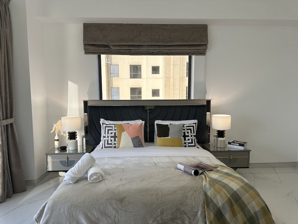 Дубай: Manzil - Modern 3BR Home in JBR, Beach Front