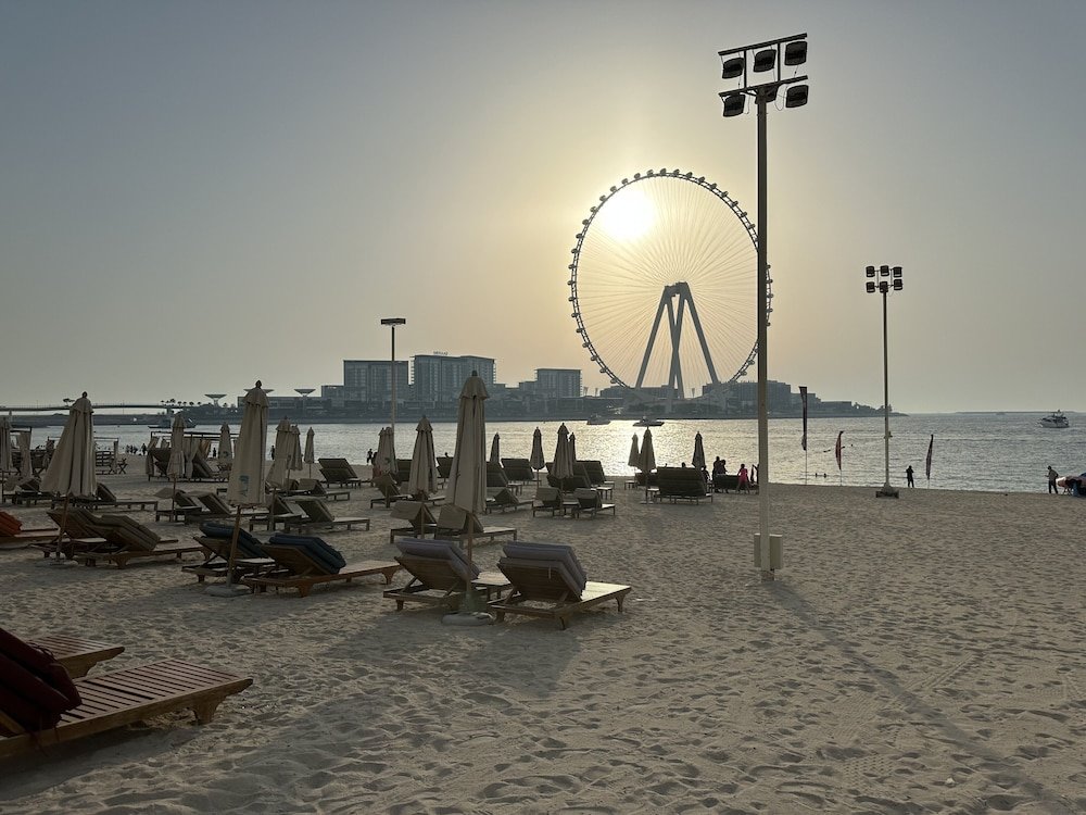 Дубай: Manzil - Modern 3BR Home in JBR, Beach Front