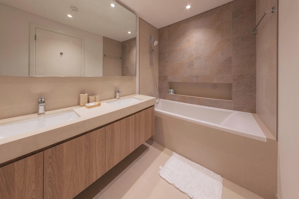 Дубай: Lavish 2BR in Downtown Views Close to Dubai Mall Burj Khalifa