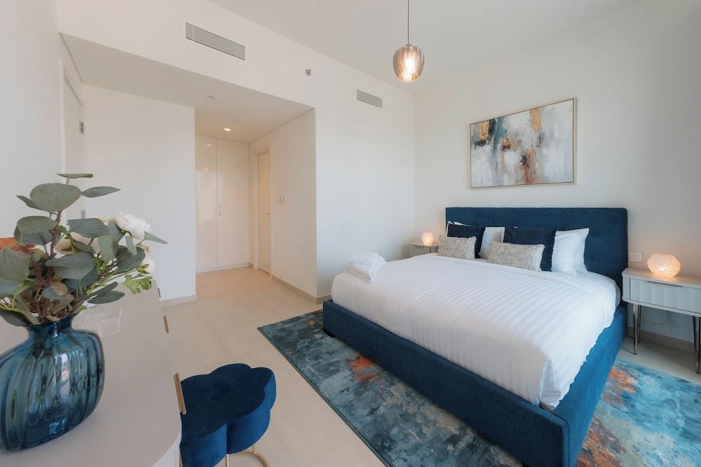 Дубай: Lavish 2BR in Downtown Views Close to Dubai Mall Burj Khalifa