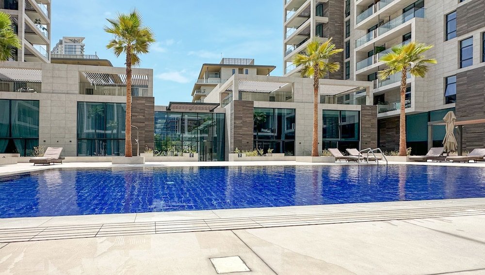 Дубай: Manzil - Modern 1BR Home in Sobha Hartland