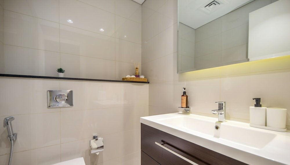 Дубай: Manzil - Designer 1 BR Apt near Burj & Dubai Mall