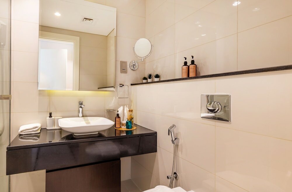 Дубай: Manzil - Designer 1 BR Apt near Burj & Dubai Mall