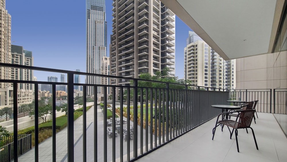 Дубай: Designer 3 BR w/ walking distance to Dubai Mall